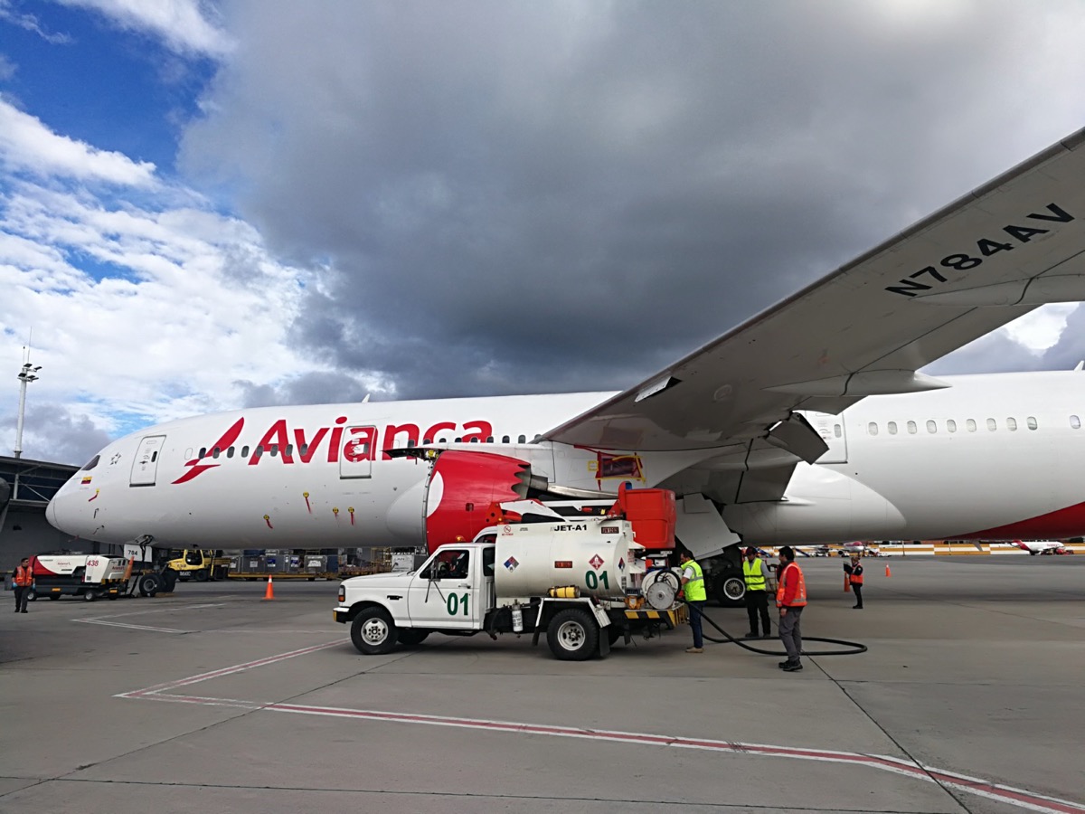 Aerofull fuel truck refueling an Avianca commercial aircraft